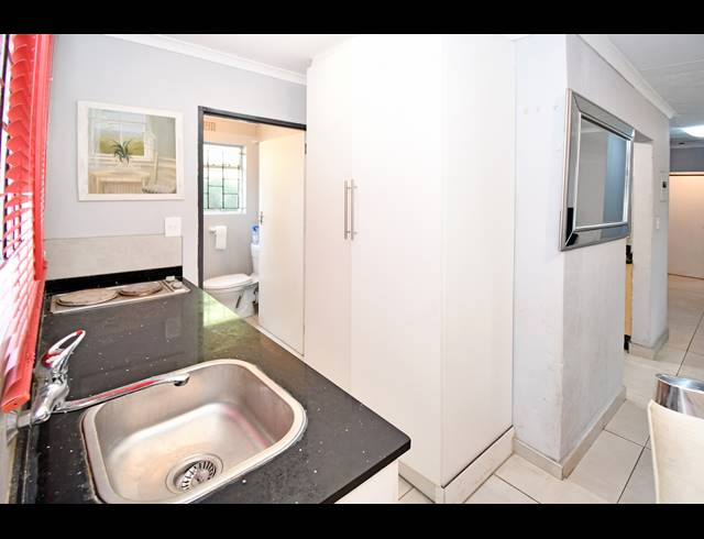 3 BEDROOM HOUSE FOR SALE IN LOMBARDY EAST